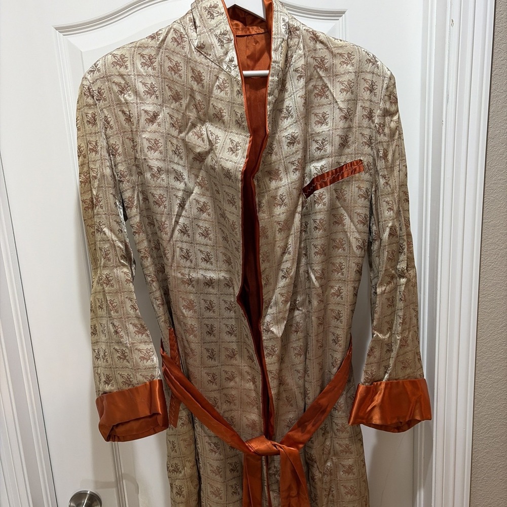 Vtg  1950's Asian Beautiful Satin‎ / Silk Kimono Robe SZ Small 48" Long x 20" W - Picture 4 of 10